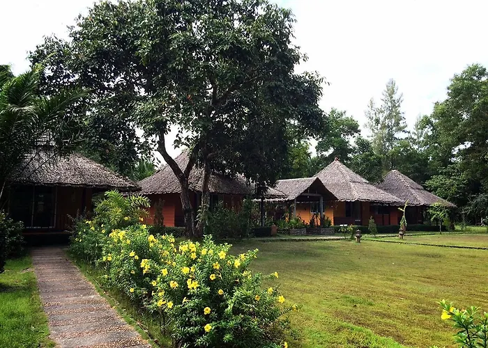 Phayam Cottage Resort